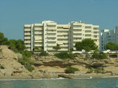 Rentalmar Los Angeles Hotels in der Nähe von Strand Cala Bot