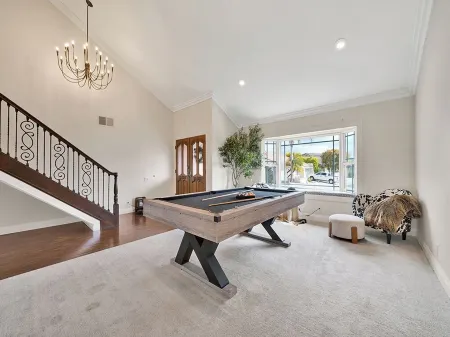 Luxury Family Villa, Heated Pool, Spa, Outdoor Kitchen, BBQ, Disneyland, Beaches Отели рядом с достопримечательностью «оз. Мишн-Вьехо»