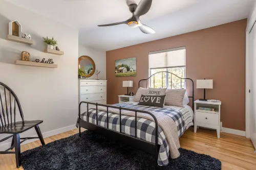 Newly remodeled modern farmhouse near the Rocky Mountains! Hotel a Columbine