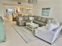 FANTASTIC CONDO ON SIESTA KEY BEACH. HUGE POOL, PICKLE BALL, EXCERCISE ROOM.