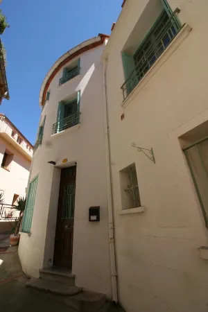 Village house Laroque des Alberes. Mediterranean and Hiking 4 pers Отели в г. Ларок-Дез-Альбер