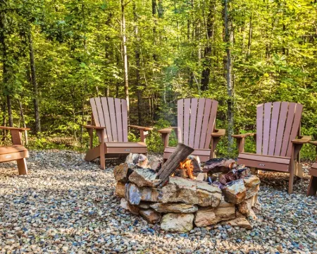 Lusa Nita Retreat – Luxe Lodge w/ Hot Tub, Sauna & Stunning Outdoor Living! Hotels in Broken Bow