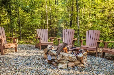 Lusa Nita Retreat – Luxe Lodge w/ Hot Tub, Sauna & Stunning Outdoor Living! Hotel a 