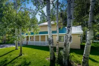 A comtemporary home that is great for families & large groups just 6 miles North