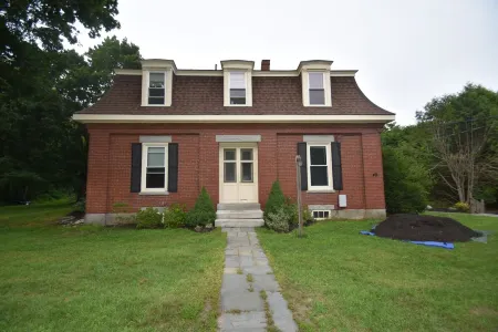 Historical New England 2Bedroom with 2 King beds Brick Building