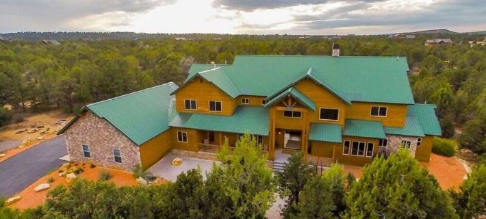 MASSIVE 9 BEDROOM LUXURY CABIN! PERFECT FOR REUNIONS AND RETREATS! Hotels in Kane County