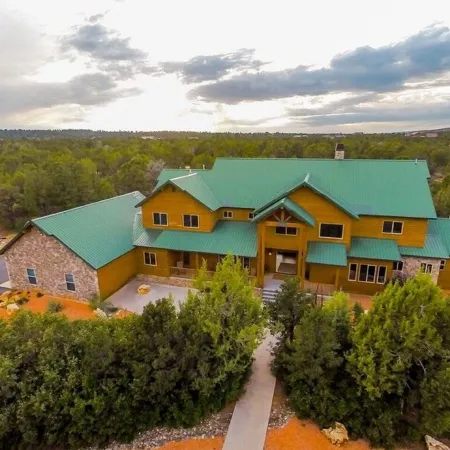 MASSIVE 9 BEDROOM LUXURY CABIN! PERFECT FOR REUNIONS AND RETREATS!