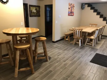 Brand New Lodge Located 10 min from Lake Michigan, 45 min from Lake Superior