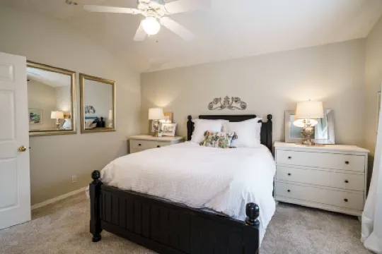 Bright Charming Home Central to Mt. Hood, the Gorge, Hood River and Vineyards