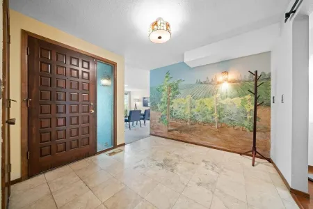 Wine Country Garden Retreat & Free Wine Tastings!