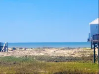 Ocean View Beach Cottage/3BR 2BA/Steps Away From the White, Sandy Beach!