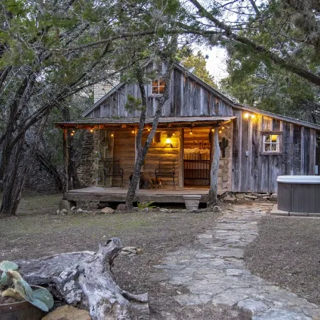 1800's Cactus Cabin/Hot Tub/Voted Most Romantic! Close to Downtown! Peaceful!