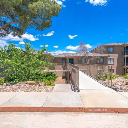 Cozy Cactus Condo, Mountain View Patio, Pools, Hot Tubs, Gym, Pickleball, Resort
