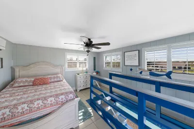 "Reel-Laxation"-Quaint Isles of Capri Home w/ Boat Dock Near Marco Island/Naples Hotels near Endless Summer Adventures