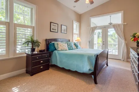 Beautiful Palm Island House! Walk2Beach. Pool, Spa, Kayaks, Bikes, Dock.Amazing!