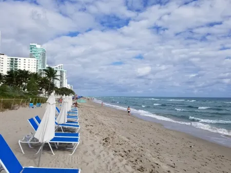 Beautiful OCEAN-VIEW apartment, right ON THE BEACH