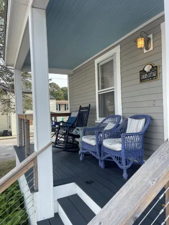 Come to Camden Cottage for your Best Vacation Evah!