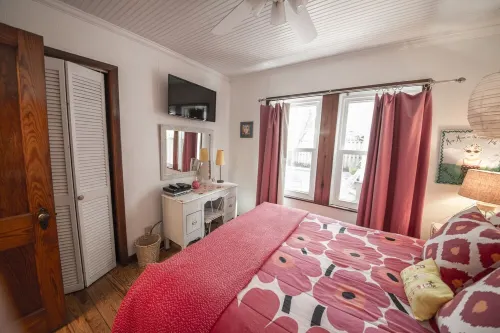 Mermaid Cottage Priv Heated Pool!  4th Night Free September and October!