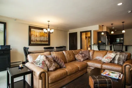 3 bd/3 ba w/ views ski in/out