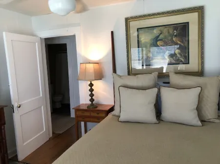 Bungalow located in downtown Tryon, N.C. Отели в г. Трион