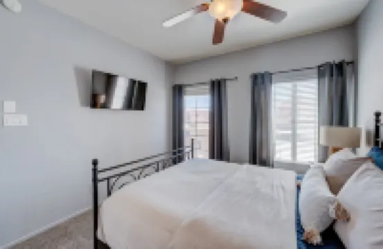 Lake View Condo with Pool/Boat Parking!
