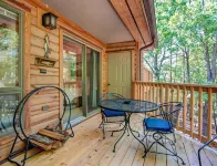 Red Bird Retreat/8DRB, Mt Harbor 2/2 Fully Stocked Next to Pool hosted by LOVR