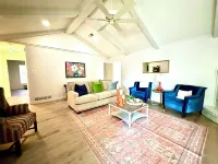 Viva The Matador! Newly Renovated and Charming 4 Bedroom/2 Bathroom House