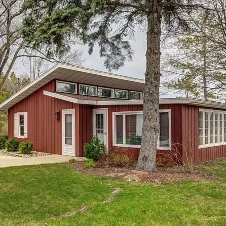 Charming guesthouse within minutes of downtown Fish Creek!