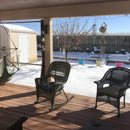 Beautiful Spacious 3 bedroom, 3 bath full furnished Home