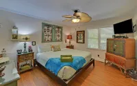 Cameron House Retreat:  Lake, wine & mountain paradise! 5 miles to Helen!