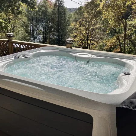 Cozy Mountain Cabin near Ohiopyle, Hot-Tub