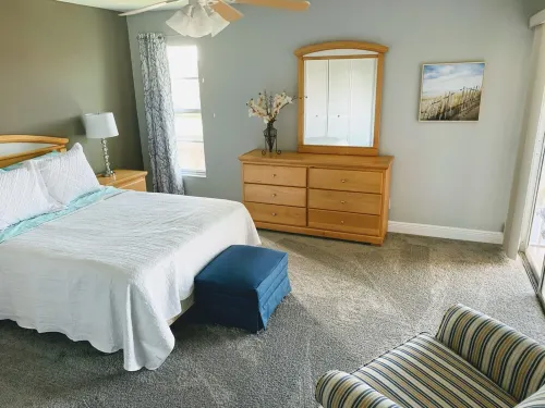 Beautiful waterfront condo 1200 sf