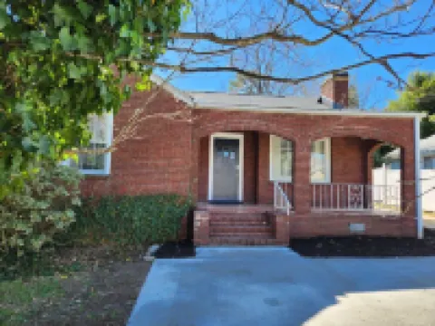 Lucky 13 Retreat – Cozy 2BR Getaway Near Downtown Greenville!