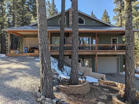 Woodlands Chalet Forest, Luxury, Parking, Bedrooms w/ Ensuite Bathrooms, CLEAN