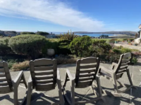 Ocean, Golf course and Mountain Views.Walk 3/4mi to the beach