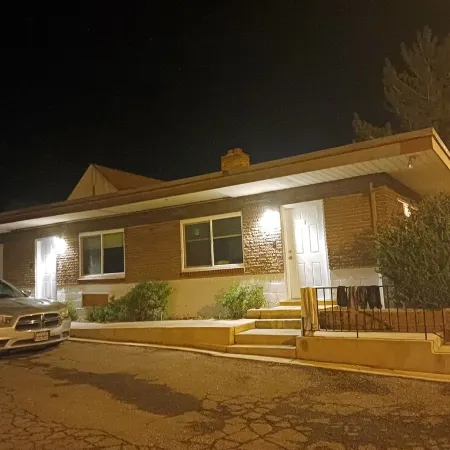 family reunion HQ. 8 beds 2 bathrooms and a hot tub!