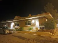 family reunion HQ. 8 beds 2 bathrooms and a hot tub! Hotels in Richfield