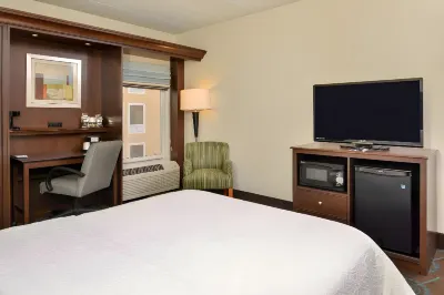 Hampton Inn & Suites Newport News-Airport (Oyster Point Area)