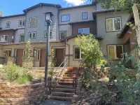 Walk to Eagle/Cozy Slopeside Stay/lg. Deck with Golf Course View and BBQ