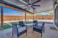 Spacious 4-bedroom Modern House with Gorgeous Mountain Views