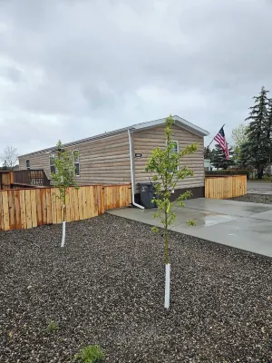 Comfy Lodge House - 5 min to BZN Airport - 3BR+BBQ Hotels in Belgrade