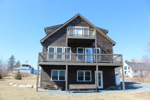 Gorgeous 2 bedroom apartment in new house with waterfront views in Duck Cove