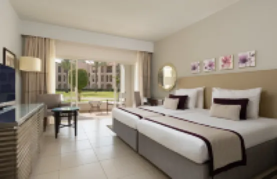 JAZ Elite Crystal, Almaza Bay Hotel a 