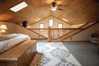 Relax and getaway from it all at Johnson's Lake retreat: Backus Bliss