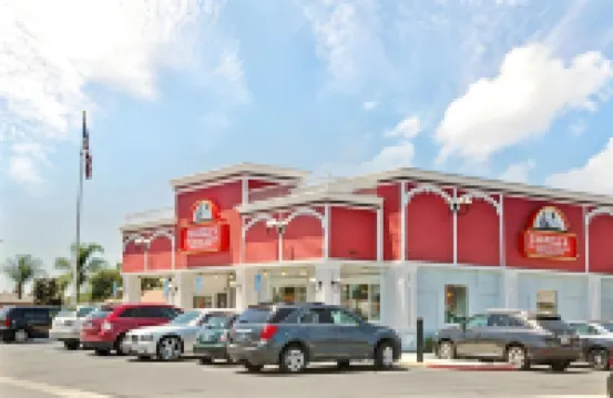 The Dixie Orange County Hotels near Adventure City