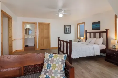 Maple at Lake Bluff Preserve-Spectacular Lake Michigan Views-Sleeps 12