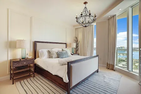 Charming 3-bedroom condo Отели рядом с достопримечательностью «Coconuts on the Beach»