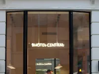 9Hotel Central Hotels near Metro Parc