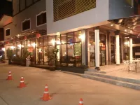 Waen Petch Place Hotels in Warin Chamrap District