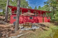 Relaxing 2-bedroom cabin on Lake Jean